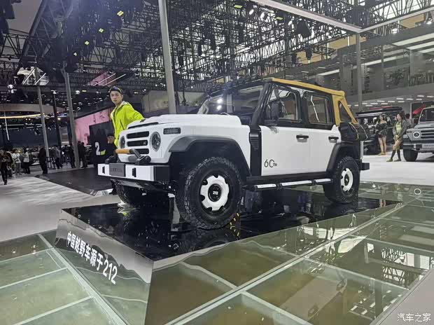 2025广州车展:软顶造型更复古 212 T01 60周年纪念版首发亮相