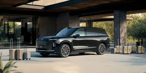 半年交付近8万！40万级纯电大三排，蔚来全新ES8真不用多纠结